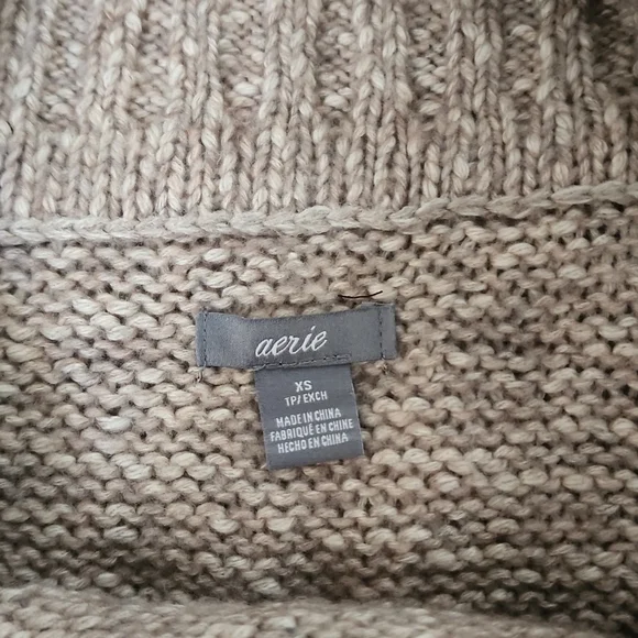 Aerie **2/$12**LIKE NEW off the shoulder Sweater Size XS - Picture 4 of 4